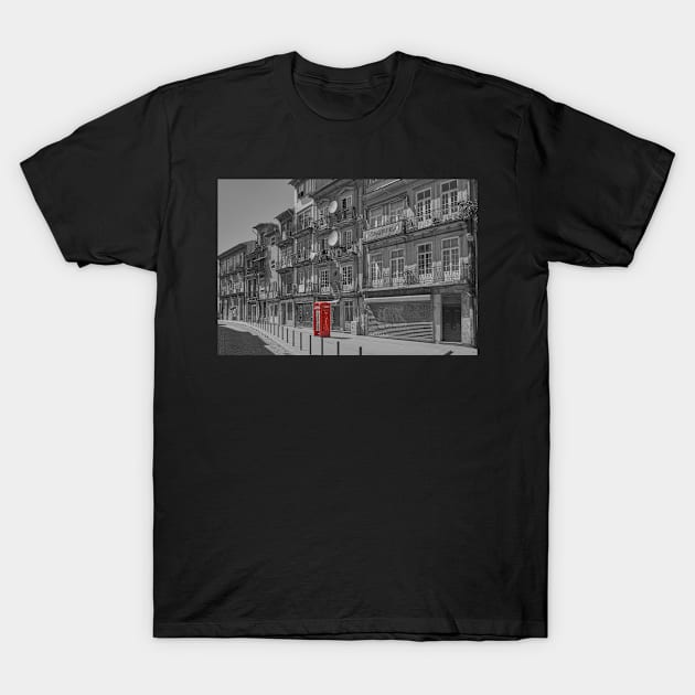 Porto phone box T-Shirt by mbangert